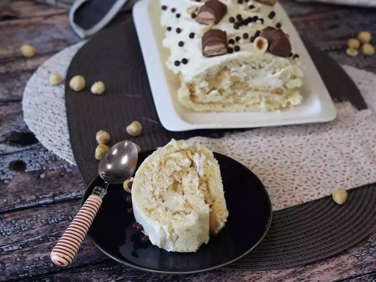 Makkelijke Kinder Bueno-rolcake, perfect als verjaardagstaart of kerststronk! - foto 5