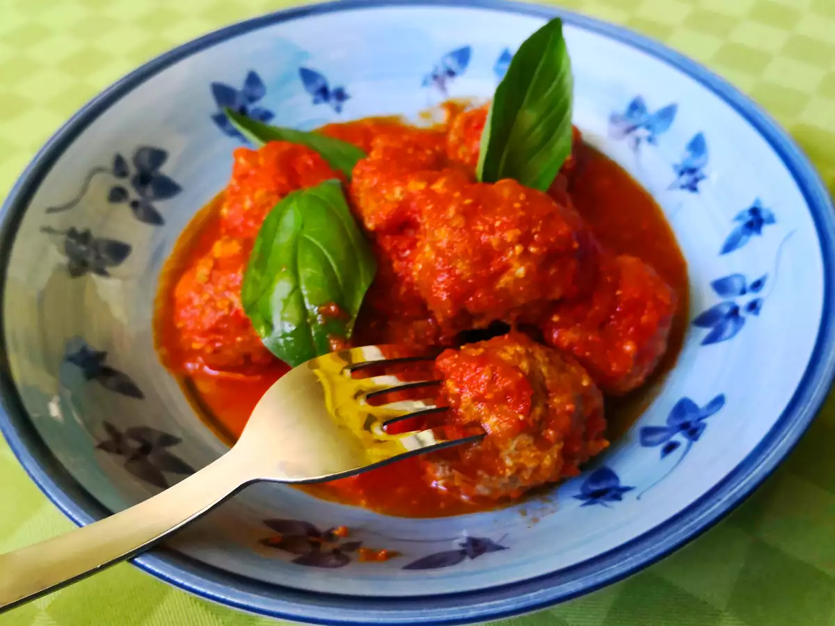 Malse en smaakvolle gehaktballetjes in tomatensaus - foto 3