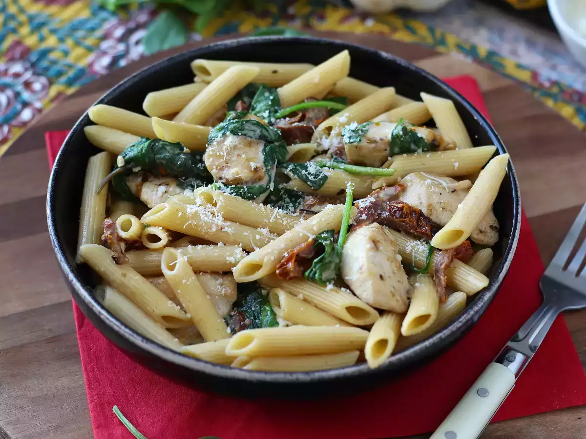 Marry Me Chicken Pasta: romige pasta met kip, gedroogde tomaten en parmezaan - foto 2