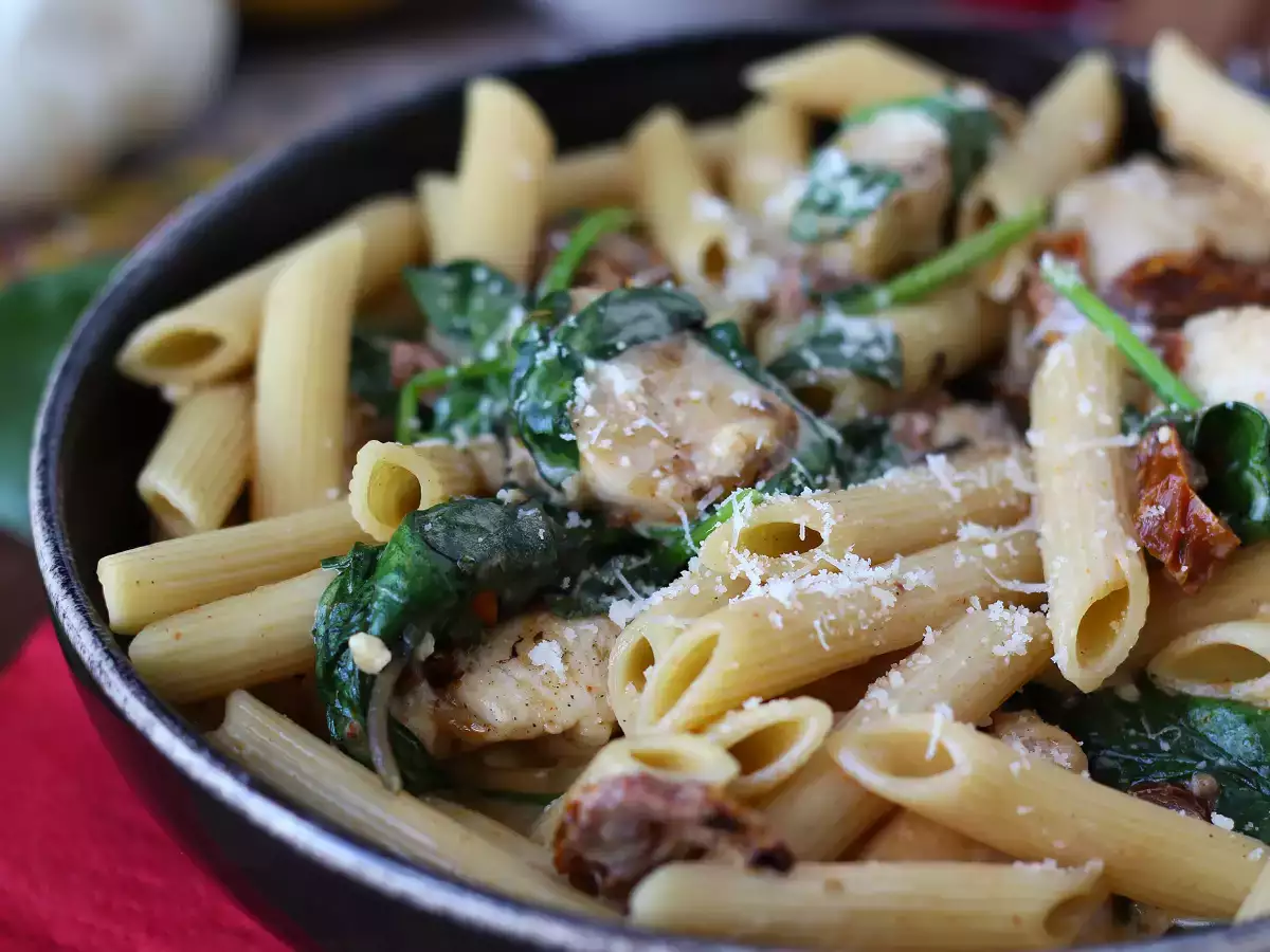 Marry Me Chicken Pasta: romige pasta met kip, gedroogde tomaten en parmezaan - foto 3