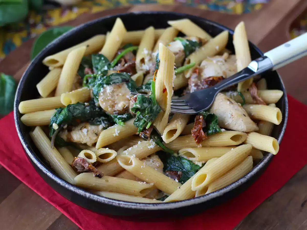 Marry Me Chicken Pasta: romige pasta met kip, gedroogde tomaten en parmezaan - foto 5