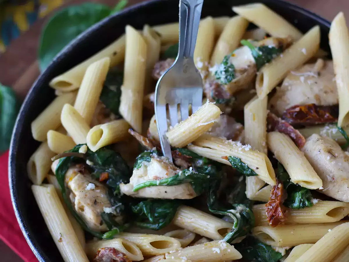 Marry Me Chicken Pasta: romige pasta met kip, gedroogde tomaten en parmezaan - foto 6