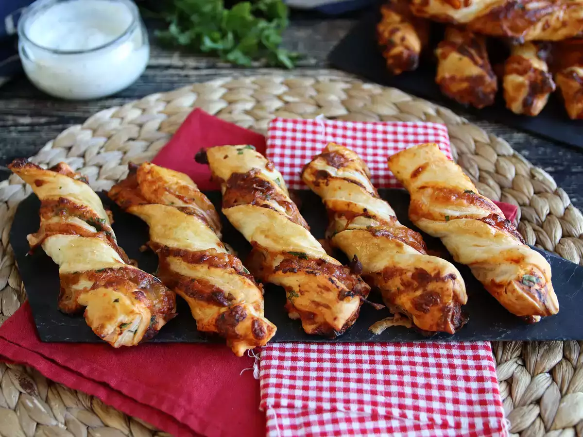 Maxi-bladerdeegtwists (tomaat, ham, mozzarella, peterselie) - foto 3