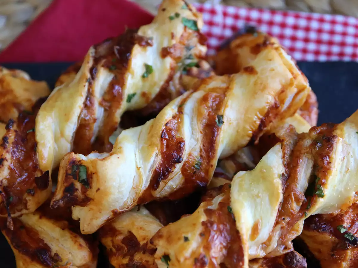 Maxi-bladerdeegtwists (tomaat, ham, mozzarella, peterselie) - foto 4