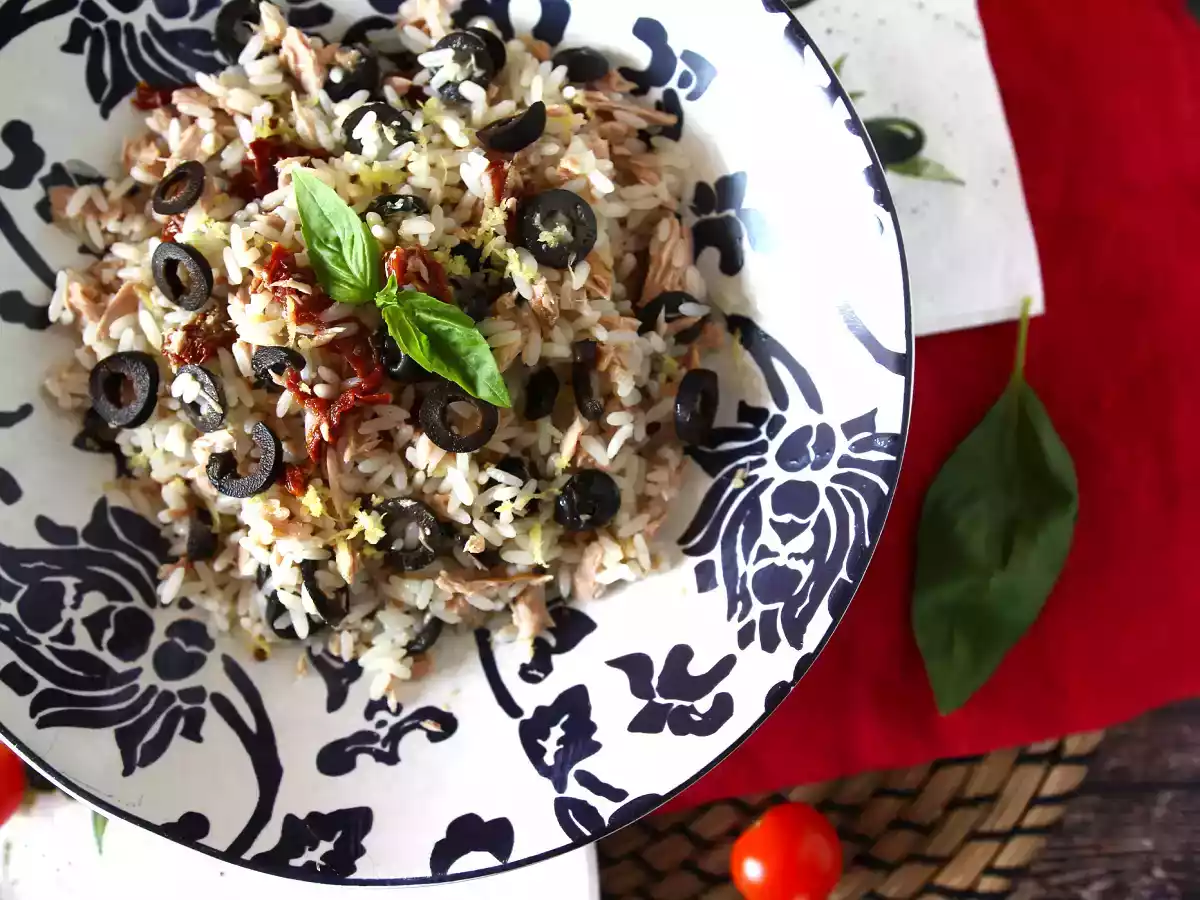 Mediterrane rijstsalade: tonijn, olijven, zongedroogde tomaten en citroen - foto 3