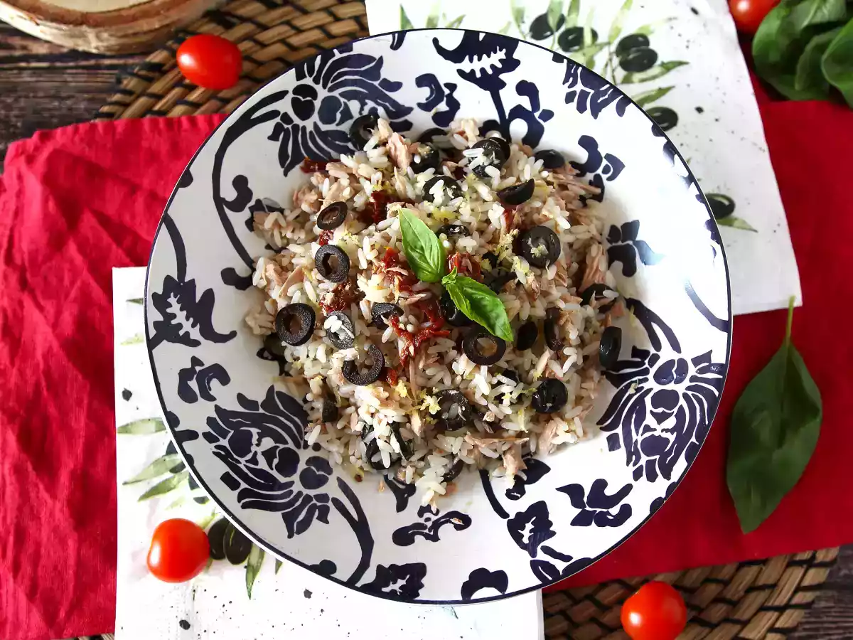 Mediterrane rijstsalade: tonijn, olijven, zongedroogde tomaten en citroen - foto 4