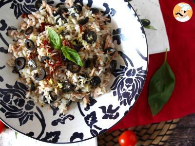 Mediterrane rijstsalade: tonijn, olijven, zongedroogde tomaten en citroen - foto 3