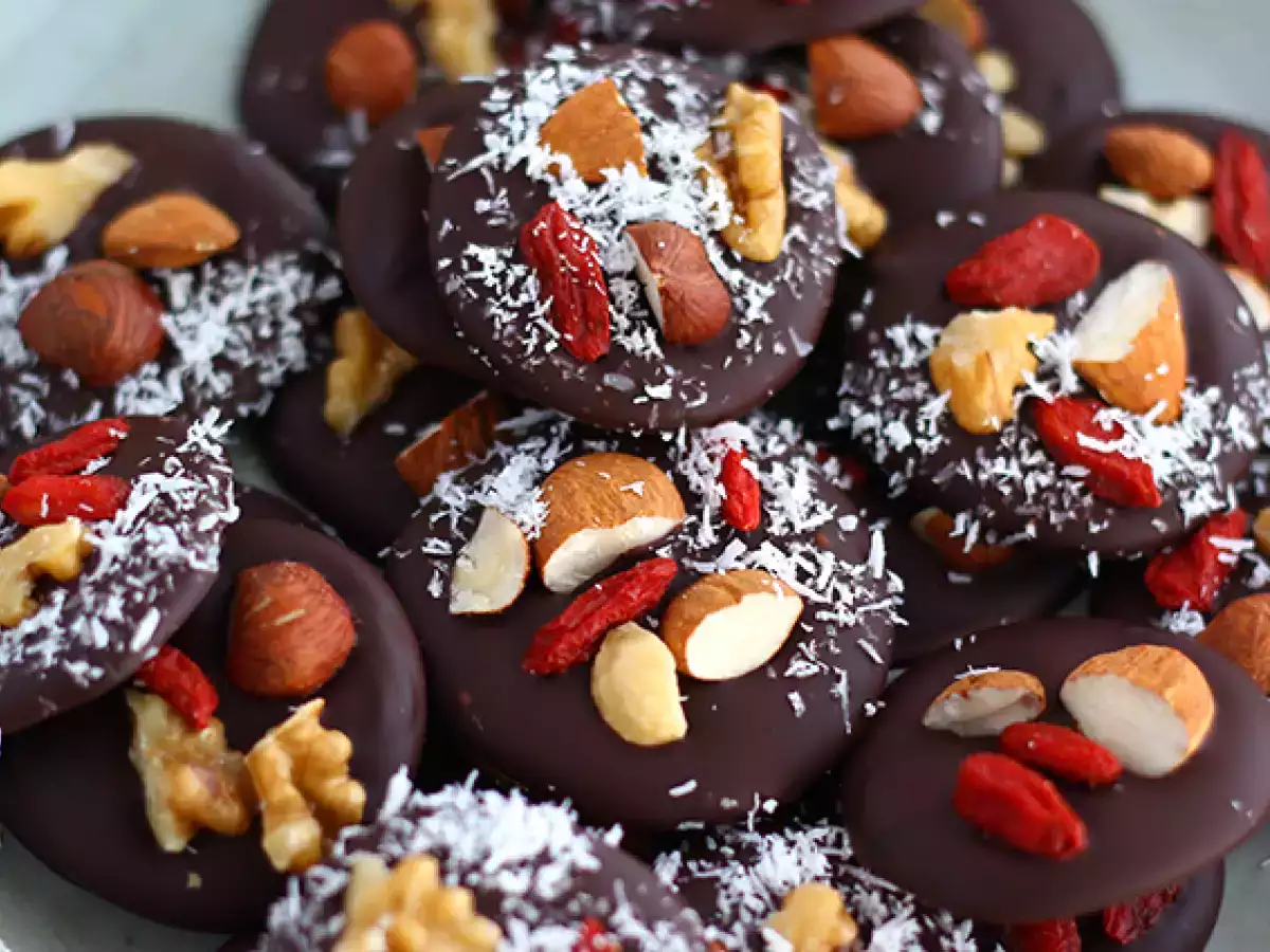 Mendiants: chocolaatjes met noten en gedroogd fruit - foto 2