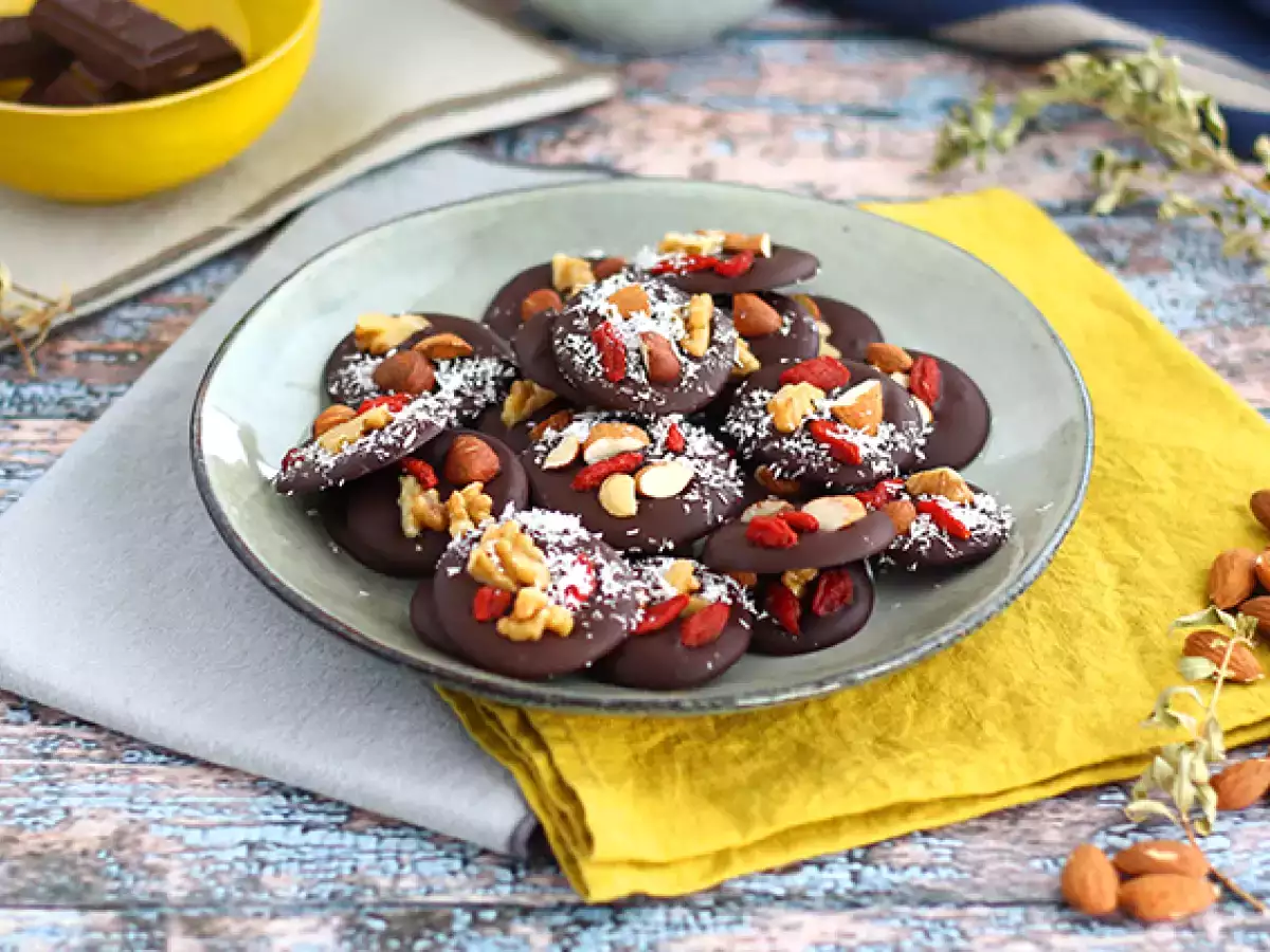 Mendiants: chocolaatjes met noten en gedroogd fruit - foto 4
