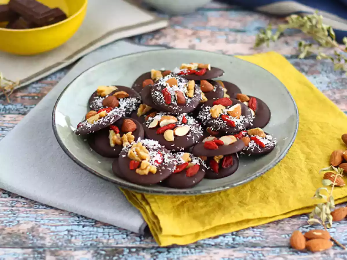 Mendiants, chocolade met gedroogd fruit - foto 4