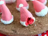 Meringues in de vorm van kerstmutsen, foto 3