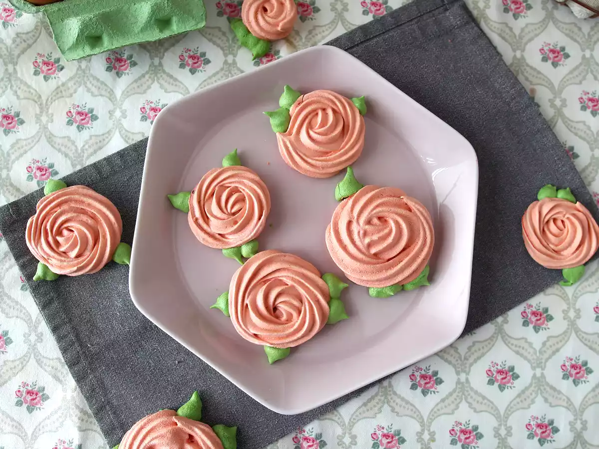 Meringues in de vorm van schattige roosjes! - foto 5