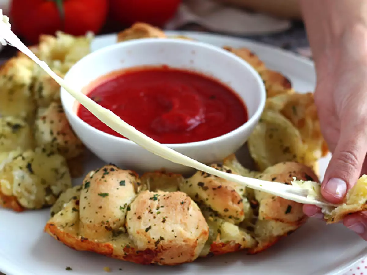 Met mozzarella gevulde pizzakroon
