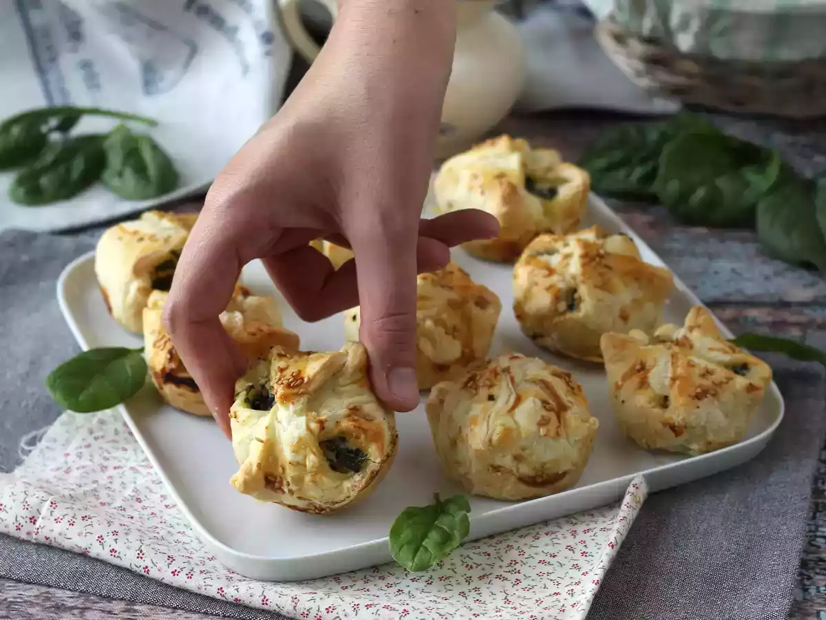 Mini bladerdeeggebakjes met spinazie en geitenkaas - foto 3