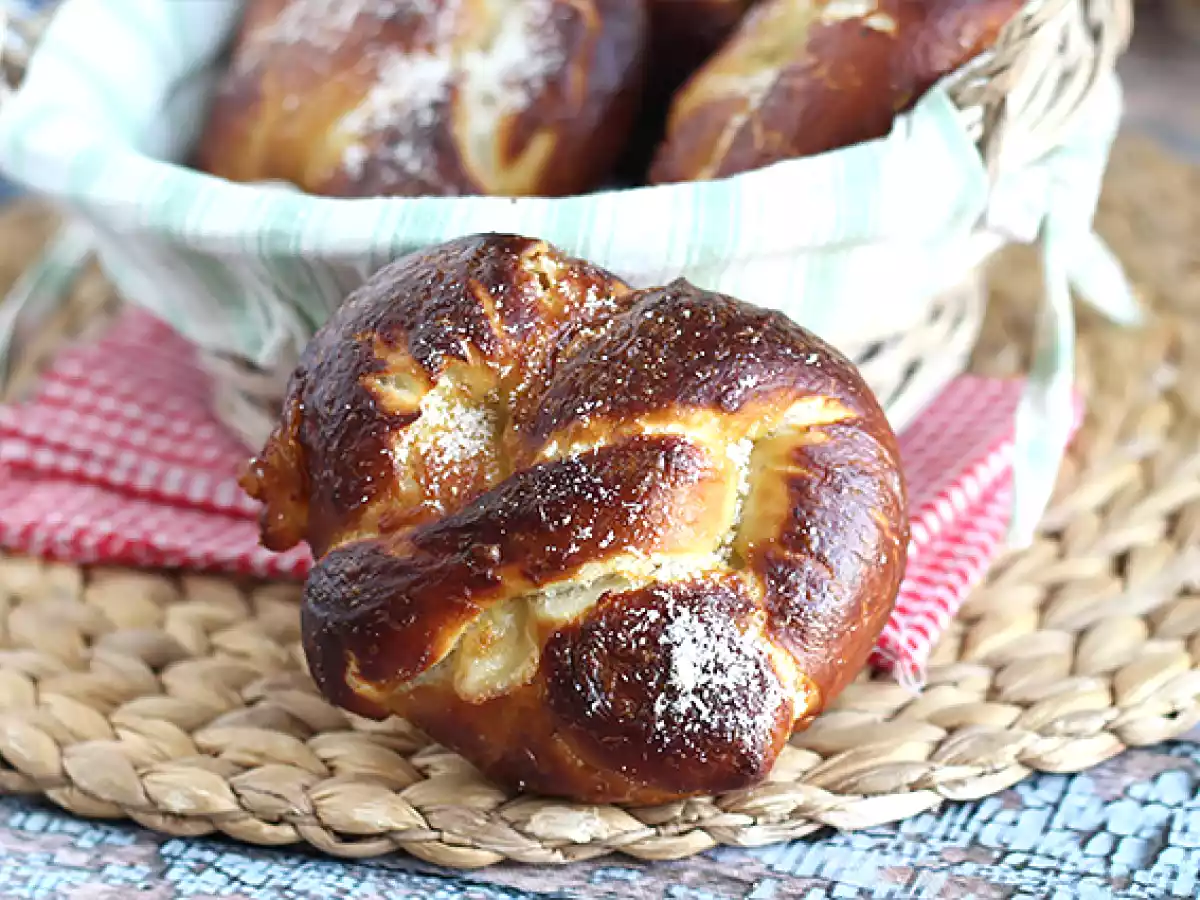 Mozzarella en rozemarijn pretzels