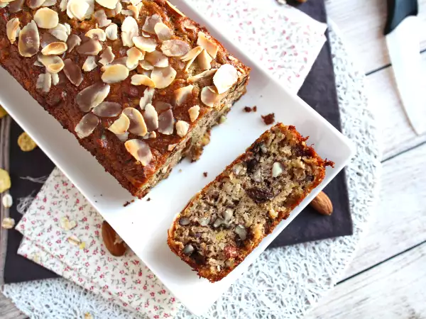 Recept Mueslicake zonder toegevoegde suiker – het perfecte recept tegen voedselverspilling en ideaal voor vóór het sporten!