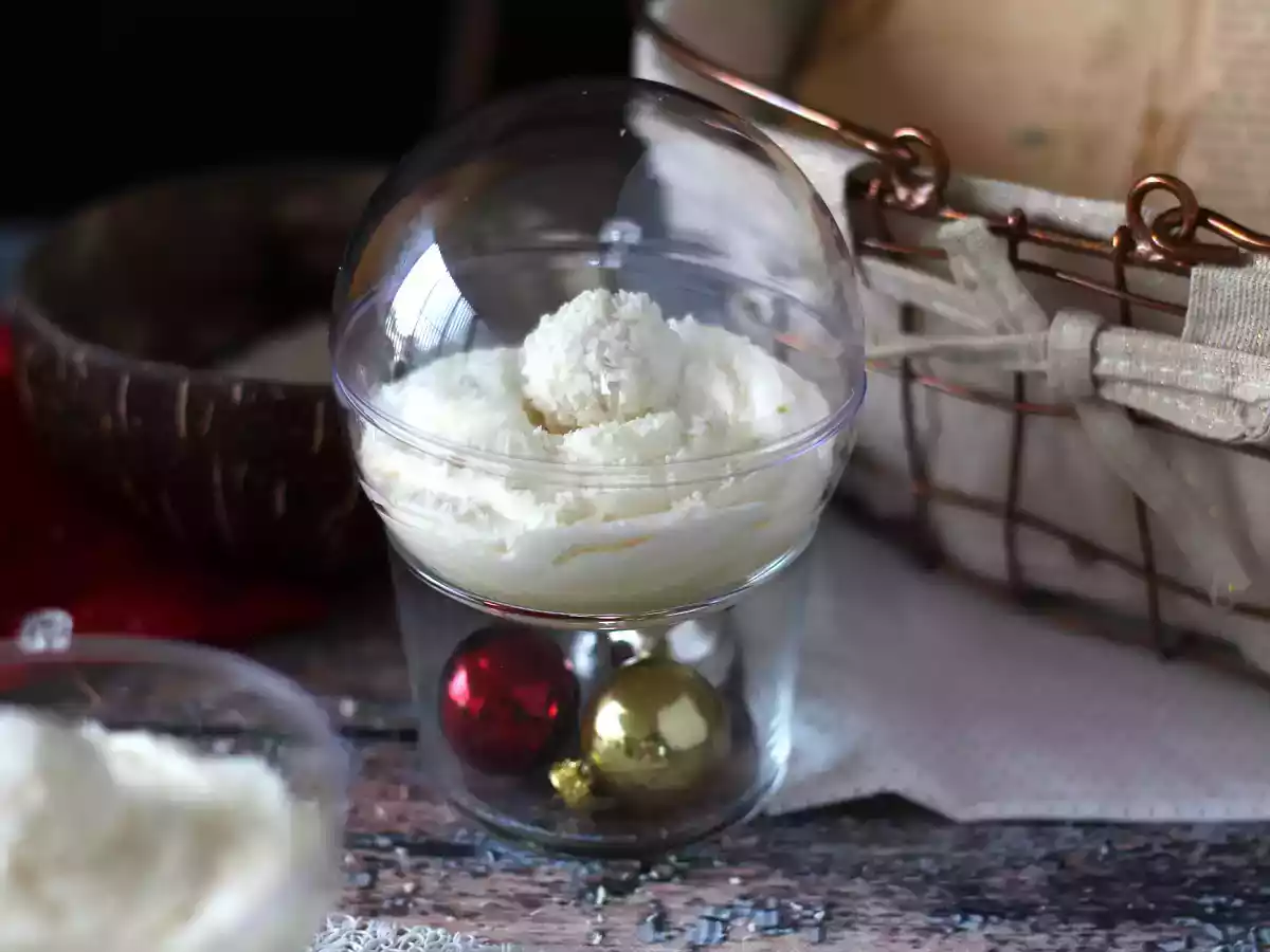 No-bake Raffaello kokosglaasjes - een sprookjesachtig dessert in een sneeuwbol - foto 6