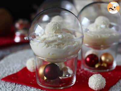 No-bake Raffaello kokosglaasjes - een sprookjesachtig dessert in een sneeuwbol