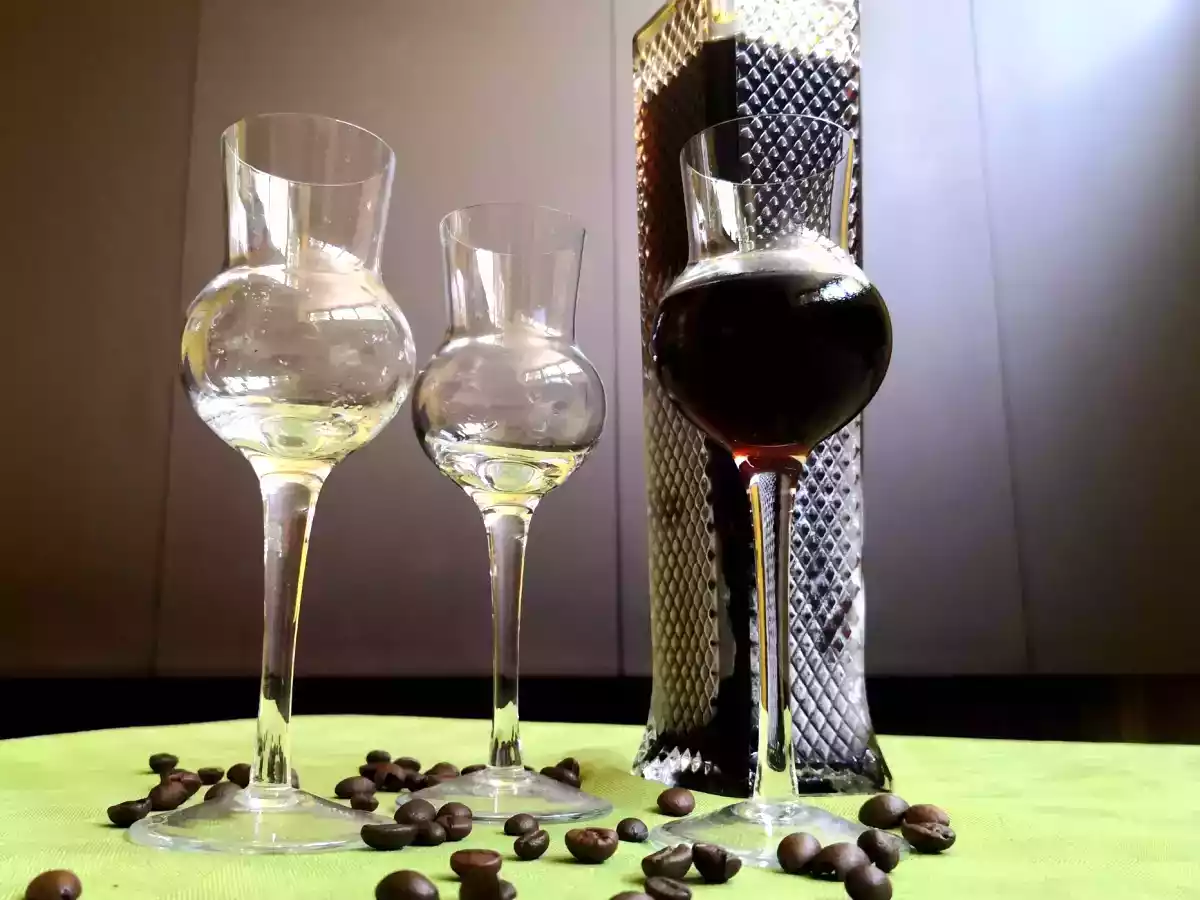 Nocino, het recept en de ingrediënten om het thuis te maken - foto 2