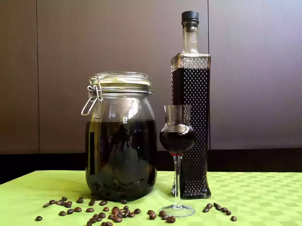 Nocino, het recept en de ingrediënten om het thuis te maken - foto 3