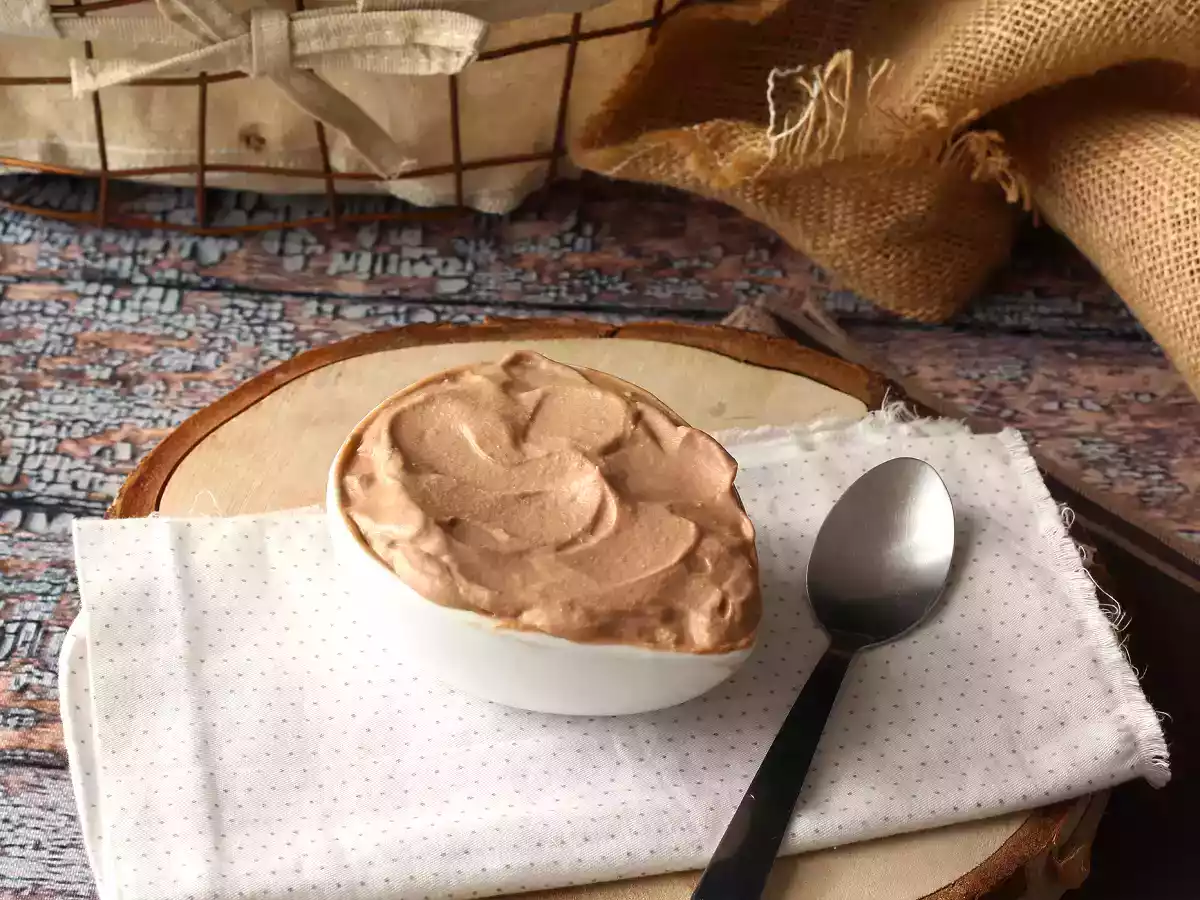 Nutella roomspread, perfect om je taarten en laagjescake mee te bedekken