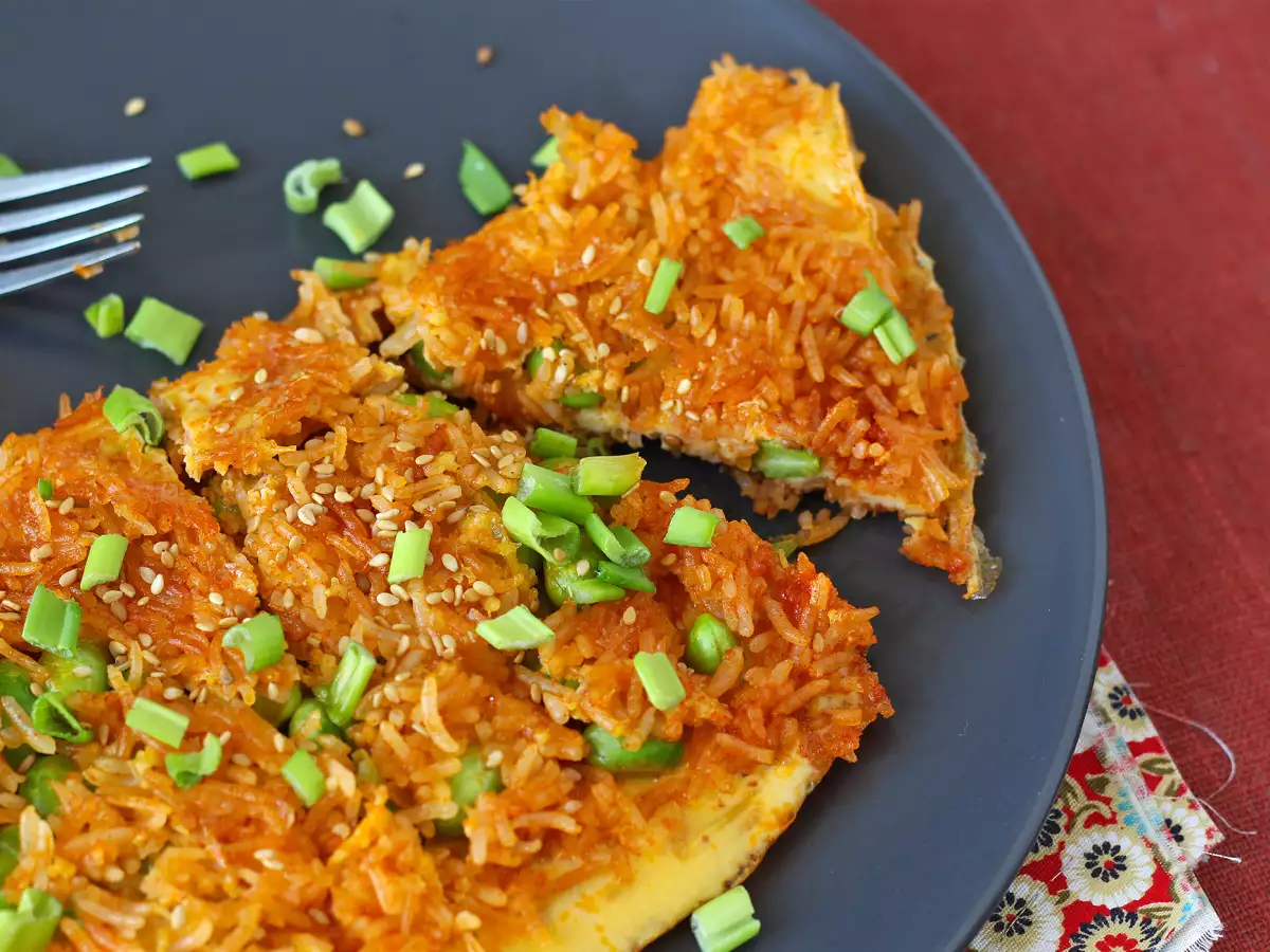 Omelet met krokante rijst en sojabonen, een pittige maaltijd die snel klaar is en geen afval oplevert! - foto 4