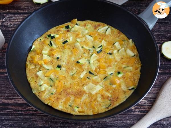 Omelet met paprika en courgette