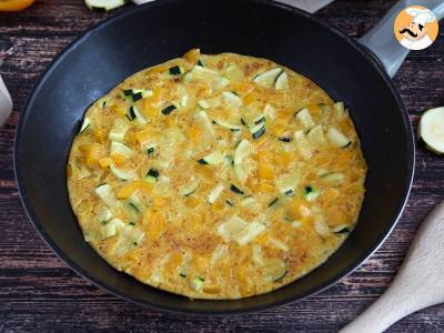 Omelet van paprika en courgette