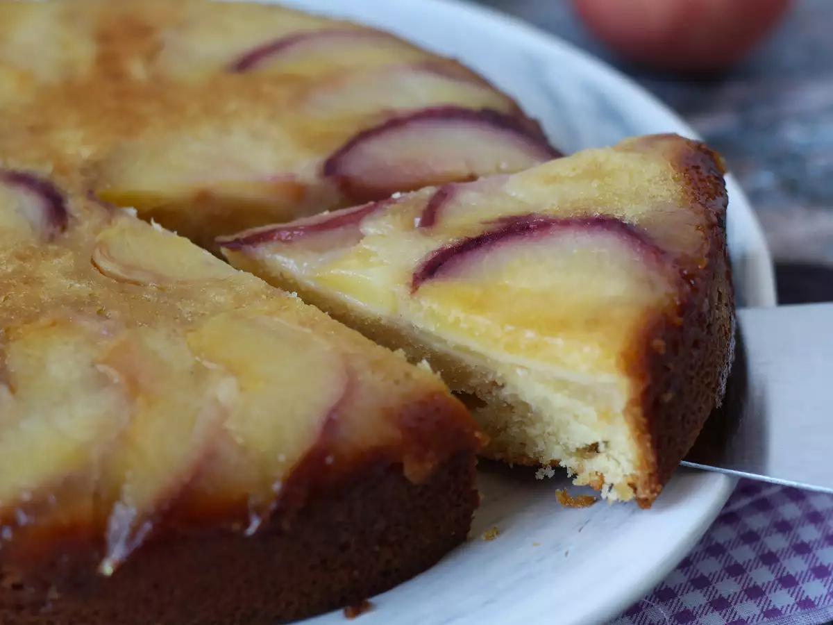 Omgekeerde perzikcake: smeuïg, zacht en gekaramelliseerd - foto 4
