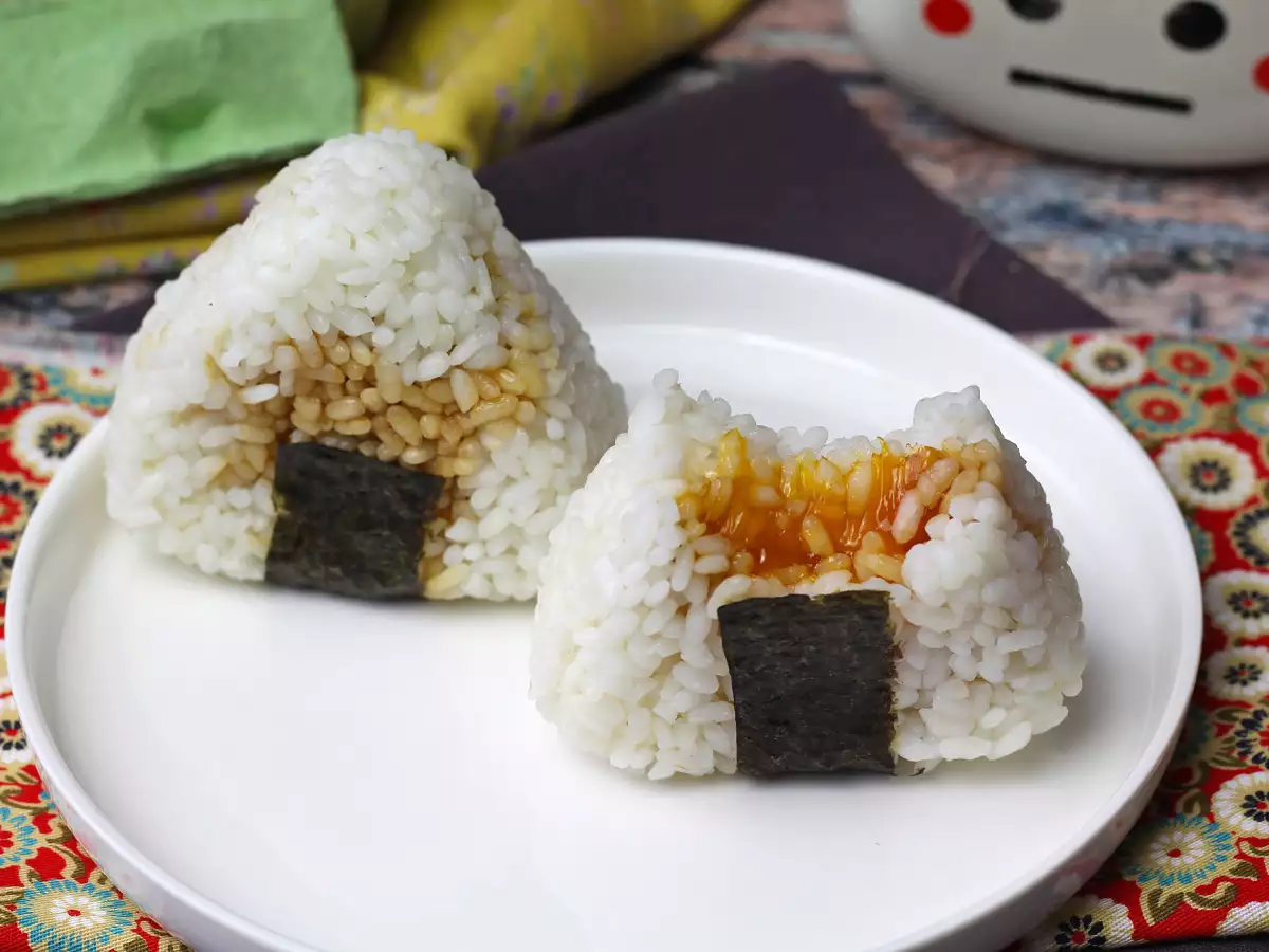 Onigiri met in sojasaus gemarineerde eidooiers - foto 2