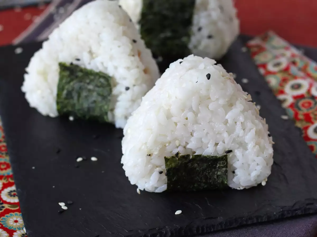 Onigiri met tonijn: het kleine Japanse driehoekige rijstsandwichje - おにぎり - foto 4