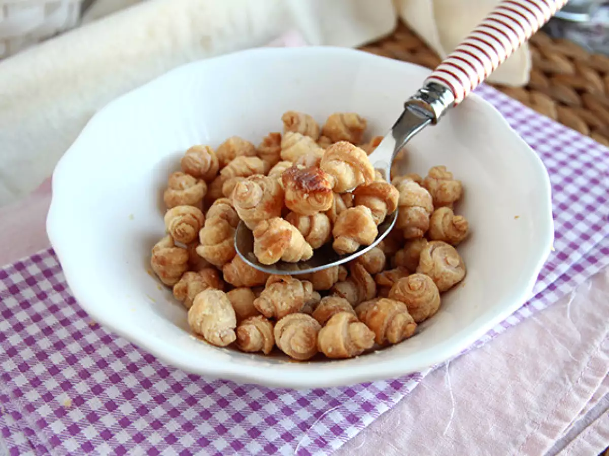 Ontbijtgranen van mini-croissants