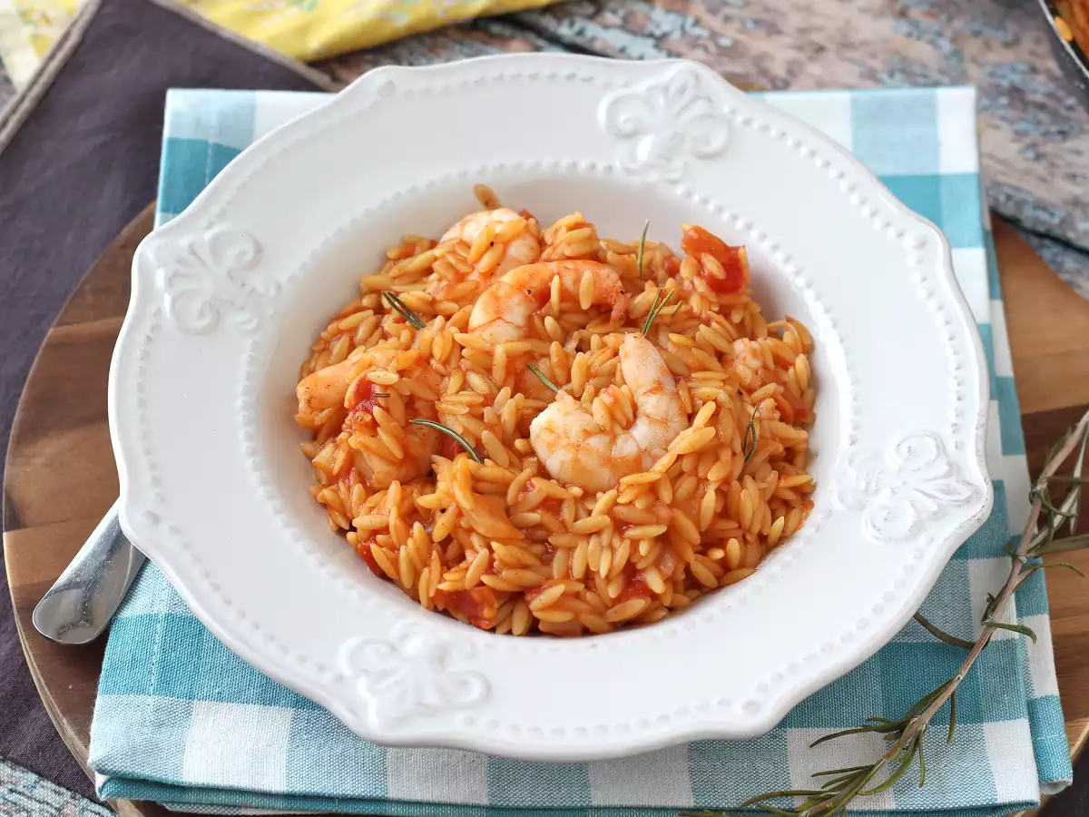 Orzo-pasta met tomaten en garnalen, bereid als een risotto - foto 3