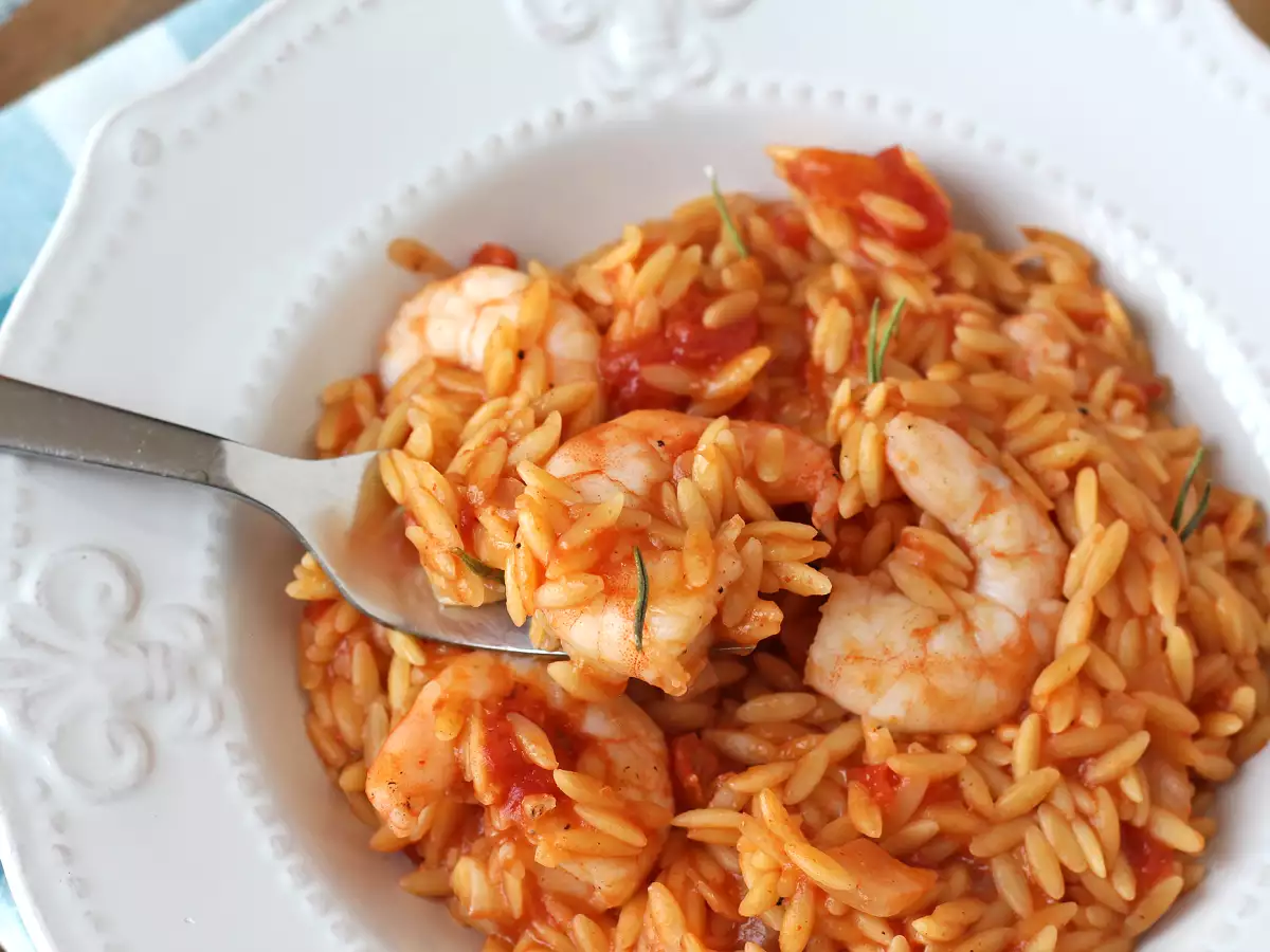 Orzo-pasta met tomaten en garnalen, bereid als een risotto - foto 5