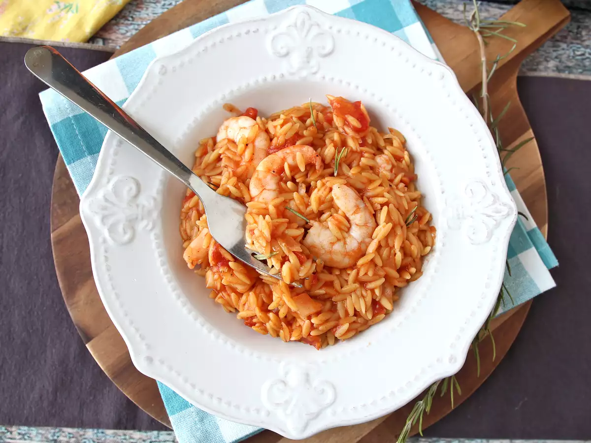 Orzo-pasta met tomaten en garnalen, bereid als een risotto - foto 6