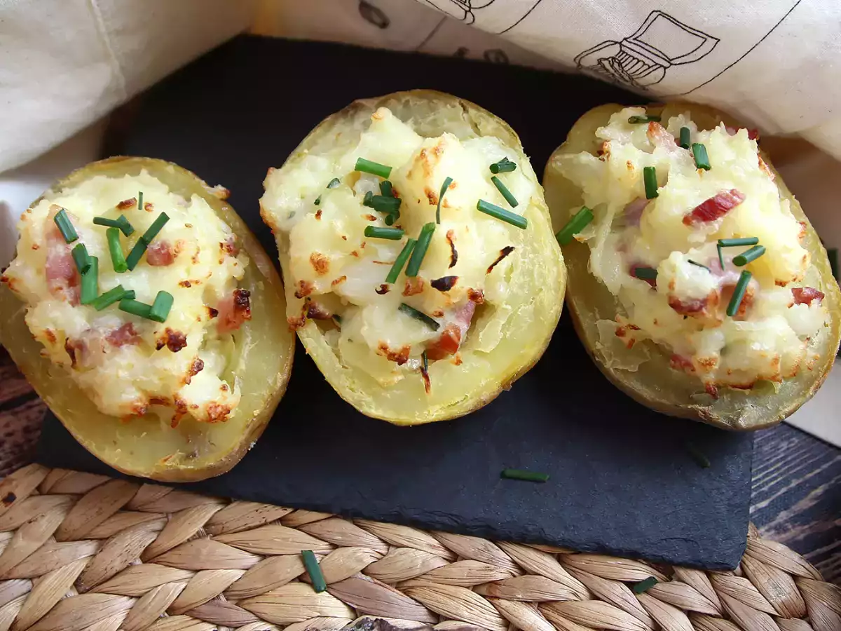 Ovengebakken aardappelen gevuld met spekreepjes en kaas - foto 5