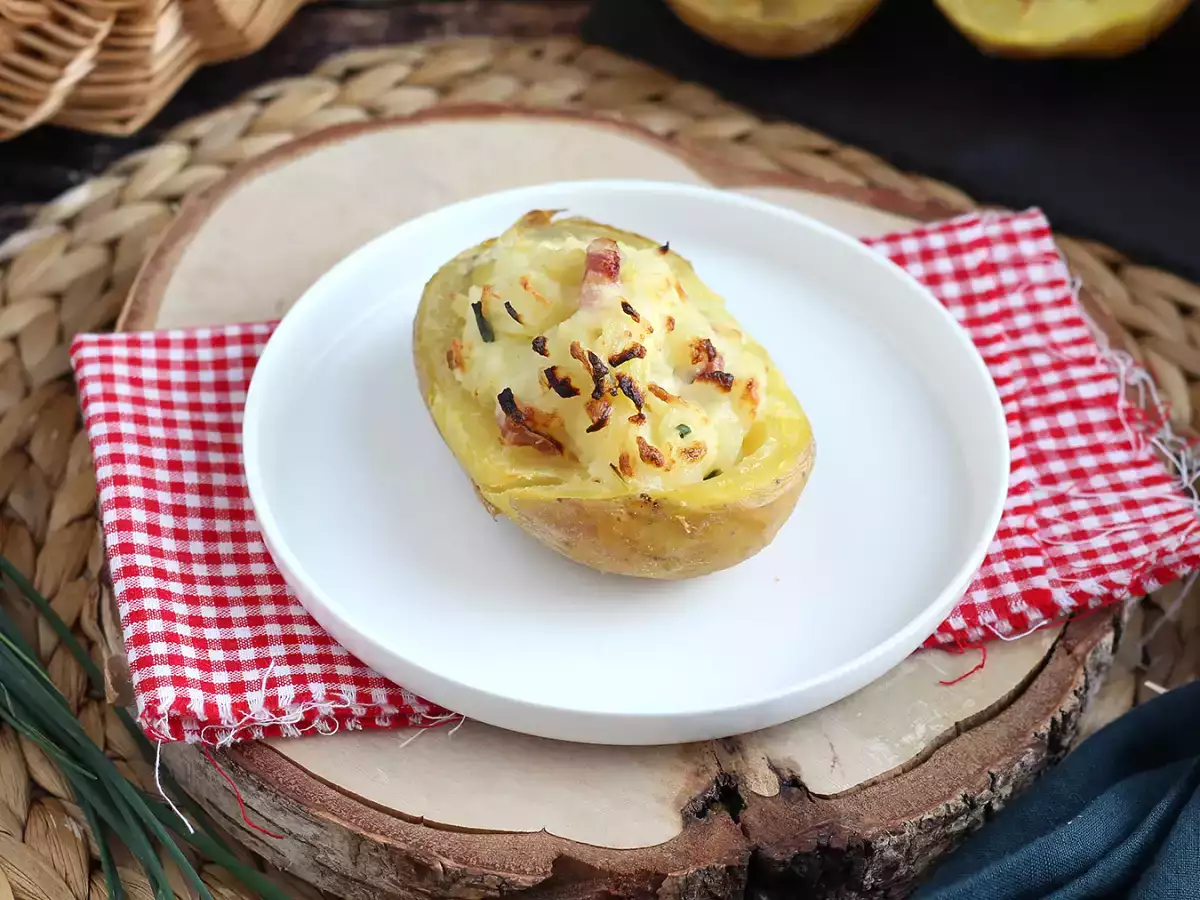 Ovengebakken aardappelen gevuld met spekreepjes en kaas - foto 6