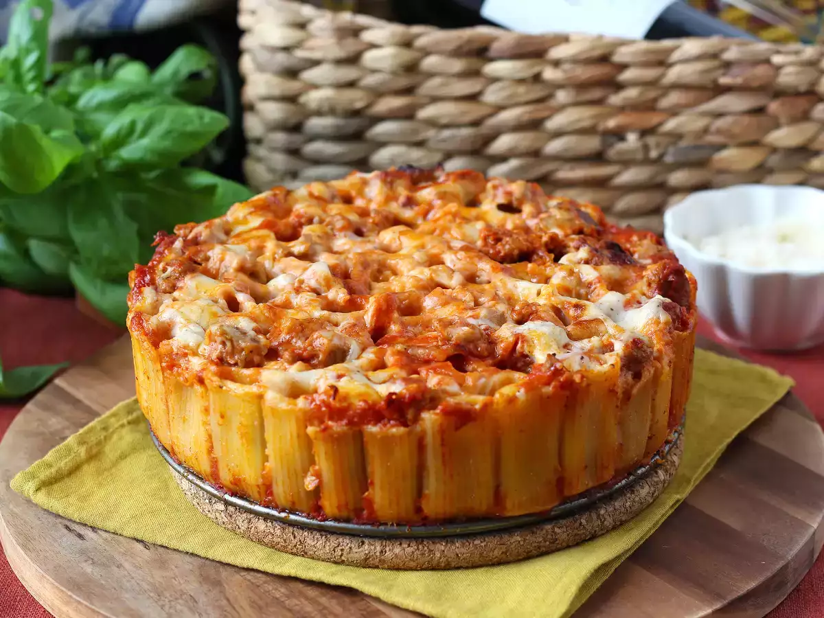 Ovengebakken rigatoni-timballo met worst, bechamelsaus en mozzarella - foto 4