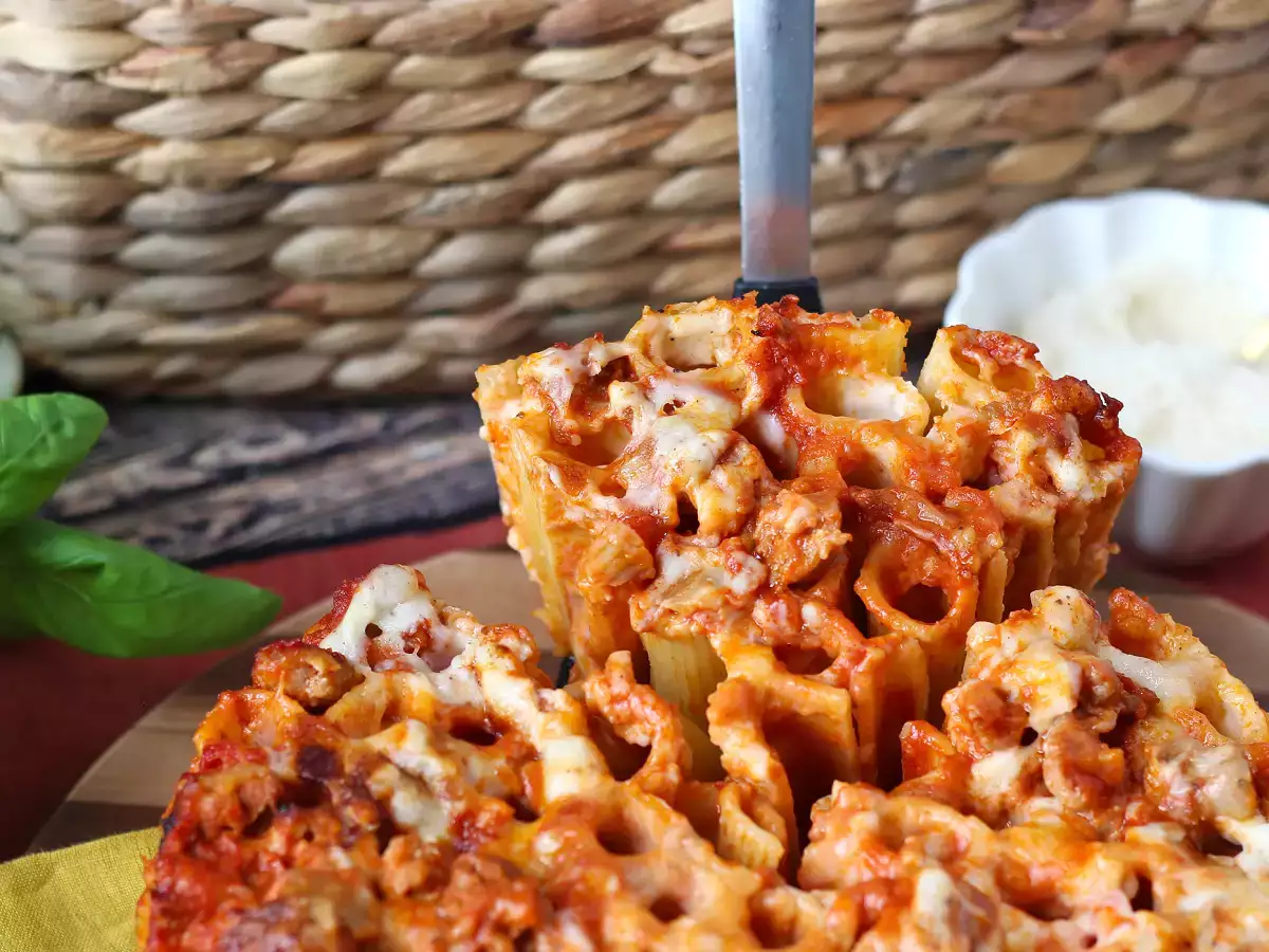 Ovengebakken rigatoni-timballo met worst, bechamelsaus en mozzarella - foto 6