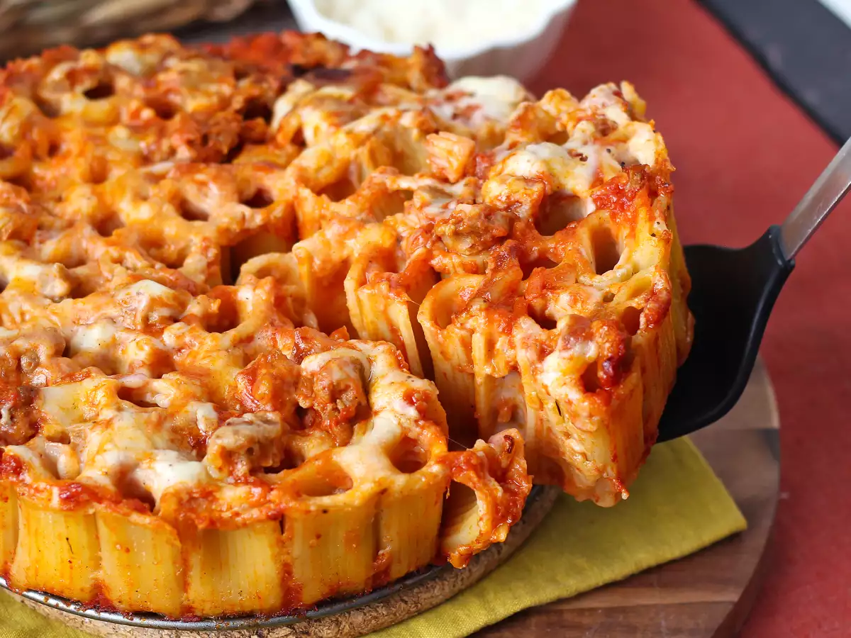 Ovengebakken rigatoni-timballo met worst, bechamelsaus en mozzarella - foto 7