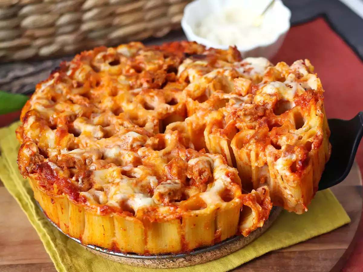 Ovengebakken rigatoni-timballo met worst, bechamelsaus en mozzarella - foto 8