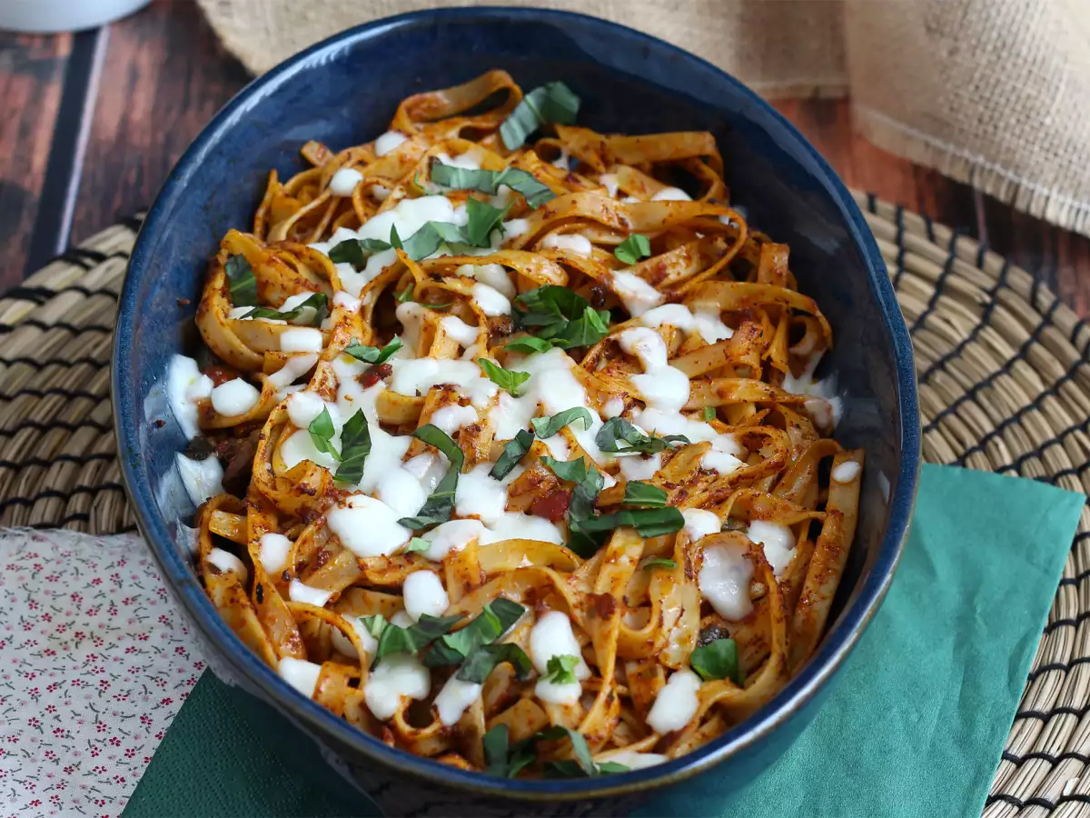 Ovengebakken tagliatelle: het recept tegen voedselverspilling om restjes pasta op te maken