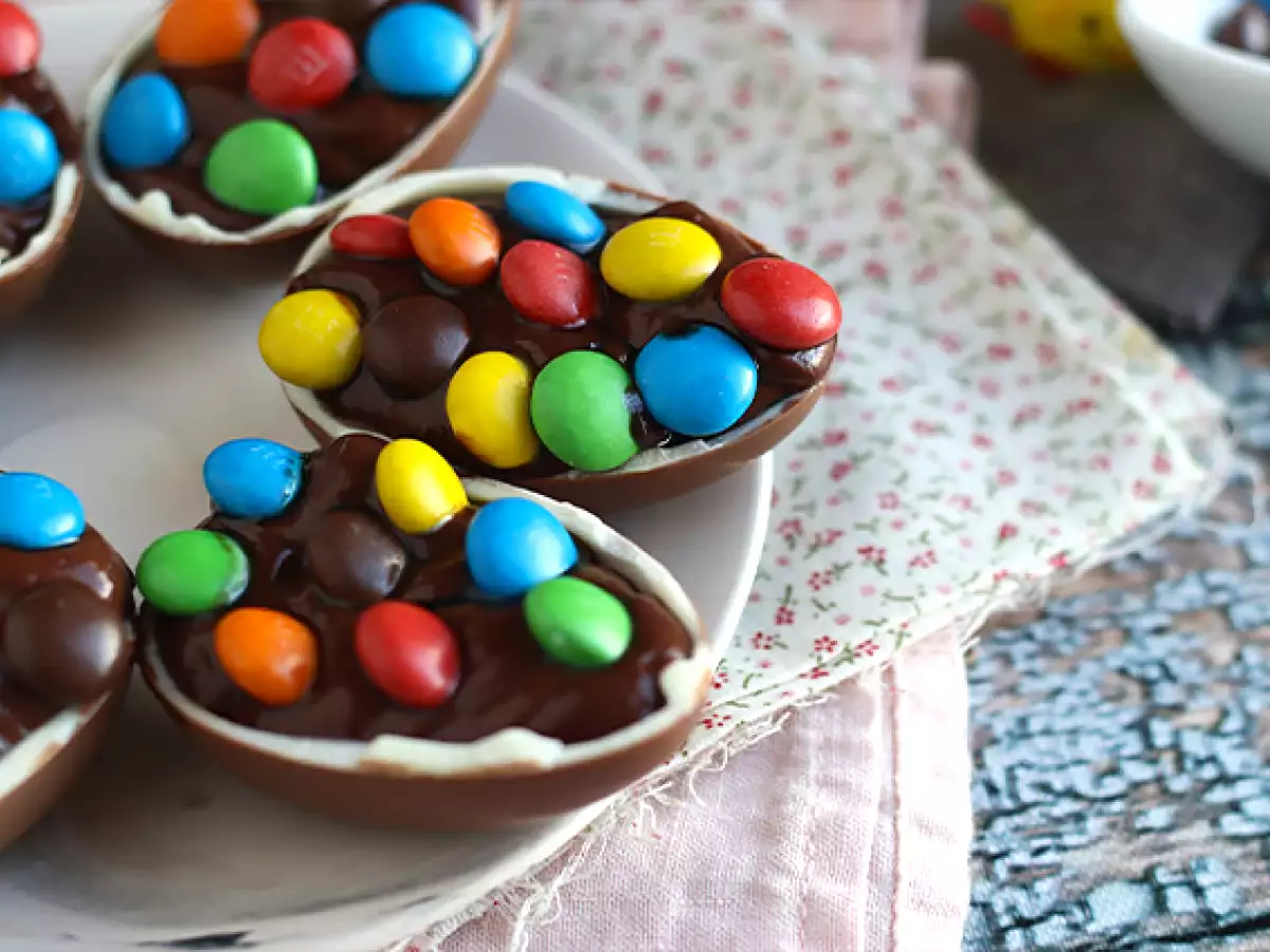 Paaseieren gevuld met chocoladevla en M&M's - foto 2