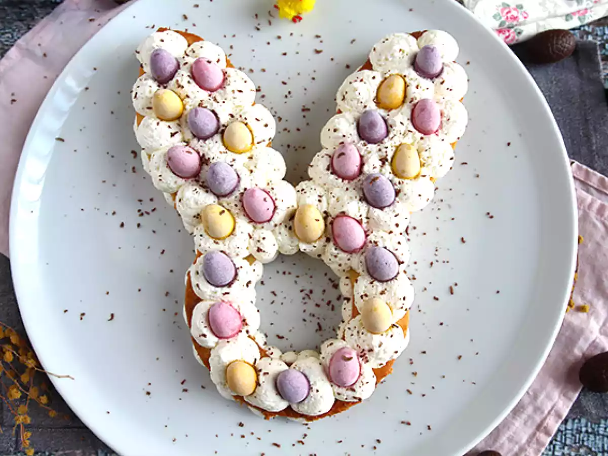 Paashaas taart met eieren