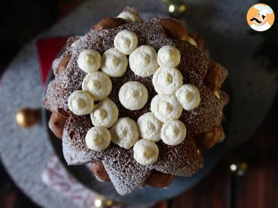 Pandoro brioche gevuld met Nutella crème en vanillecrème in de vorm van een kerstboom - foto 3