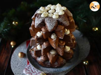 Pandoro brioche gevuld met Nutella crème en vanillecrème in de vorm van een kerstboom - foto 5