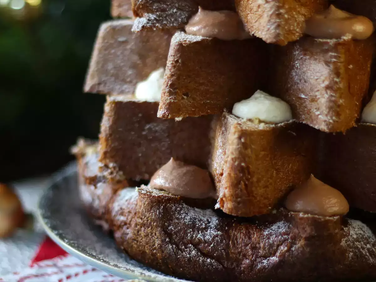 Pandoro-brioche gevuld met Nutella- en vanillecrème, in de vorm van een kerstboom - foto 6
