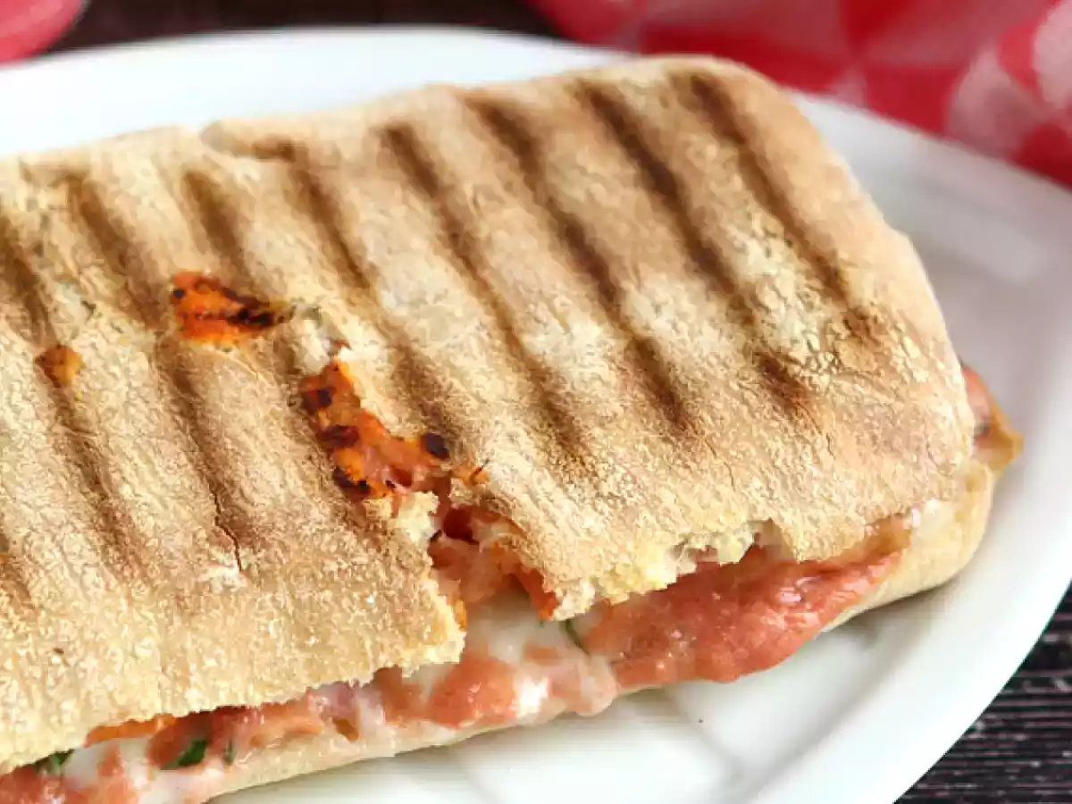 Panini met zalm, mozzarella en dille - foto 2