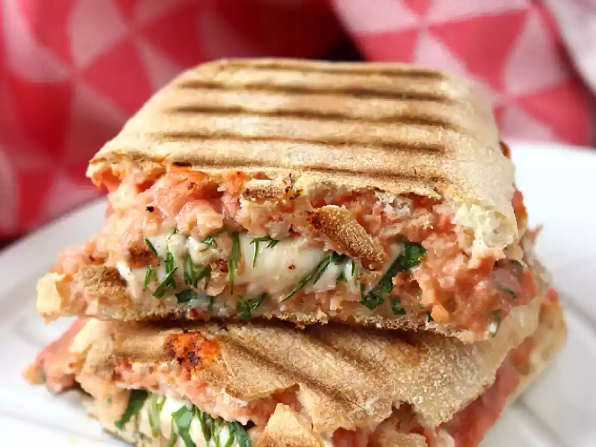 Panini met zalm, mozzarella en dille - foto 3