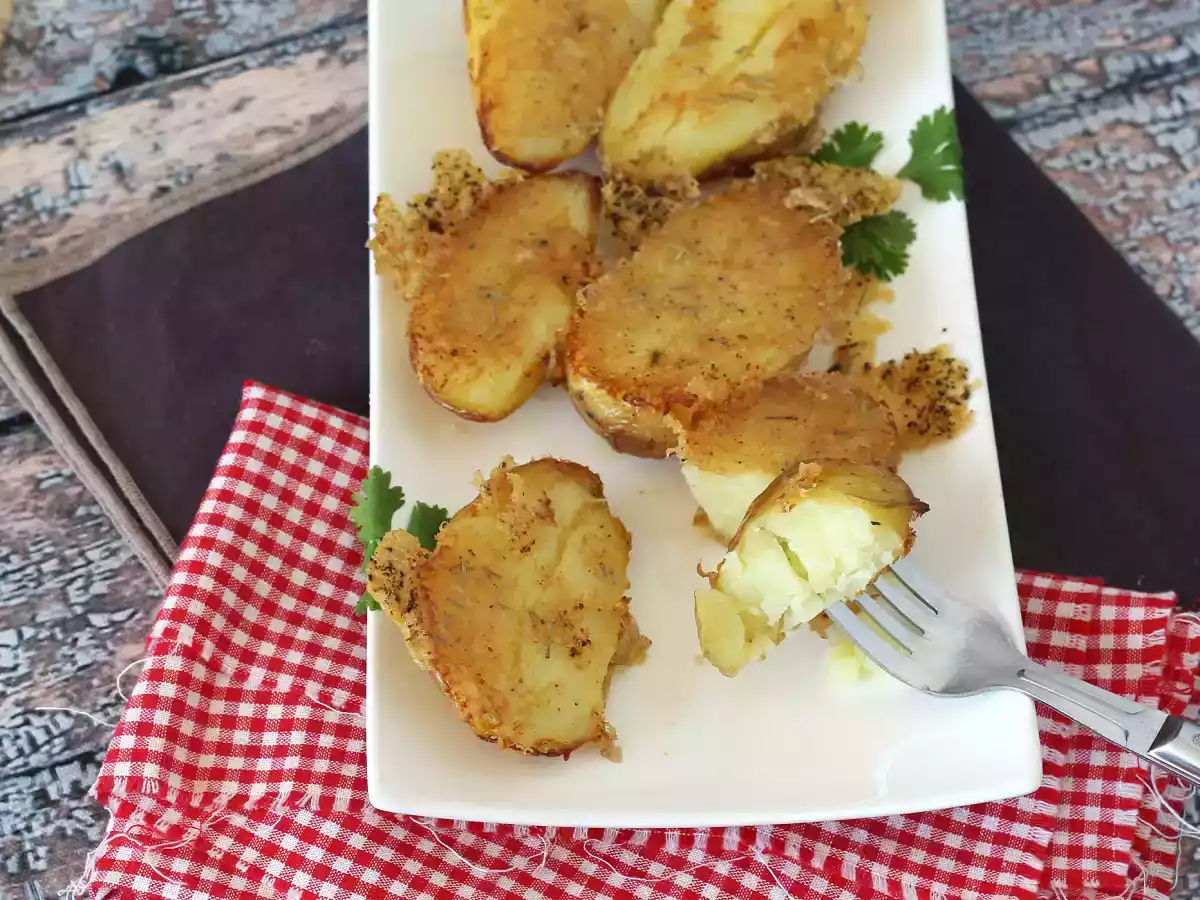 Parmezaanse aardappelen, zacht van binnen en knapperig van buiten!